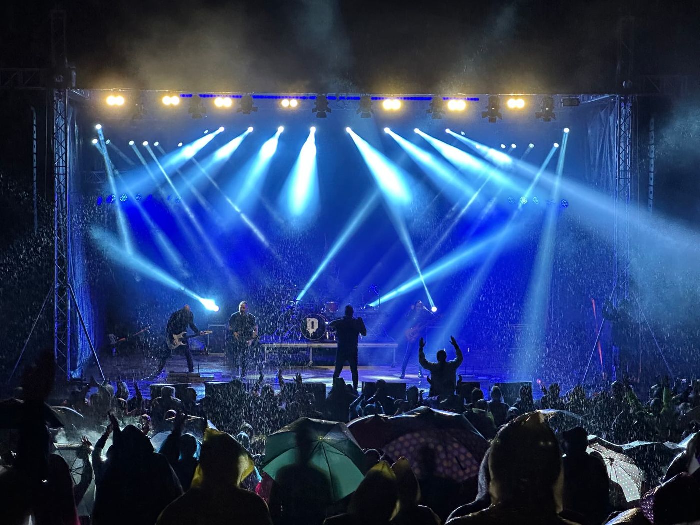 Festival v daždi